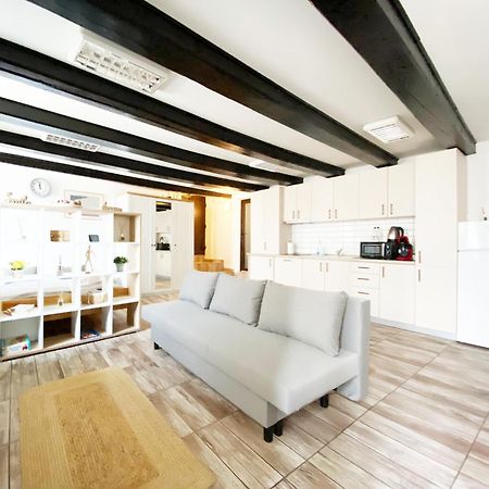 Piata Sfatului Brassai Plus - Annastasia'S Studio Braşov Extérieur photo